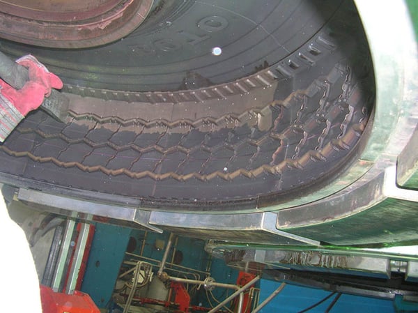 DRYICEBLASTING_INDUSTRIES_RUBBER_TIRES_TIREMOLDCLEANING (4)